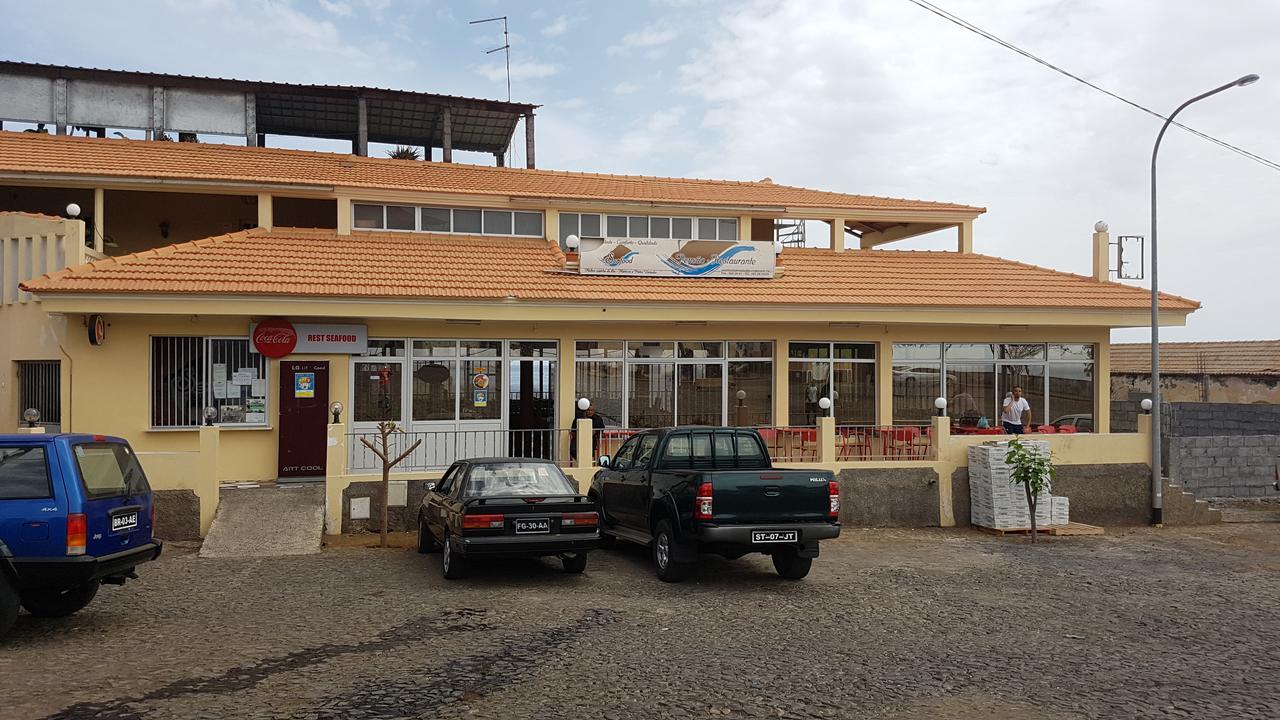 סאו פיליפי Hotel Ocean View & Restaurante Seafood מראה חיצוני תמונה